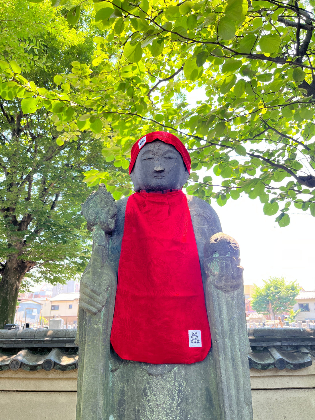 蓮馨寺のお地蔵さんの赤い前掛けは、笑足屋で作りました🍀